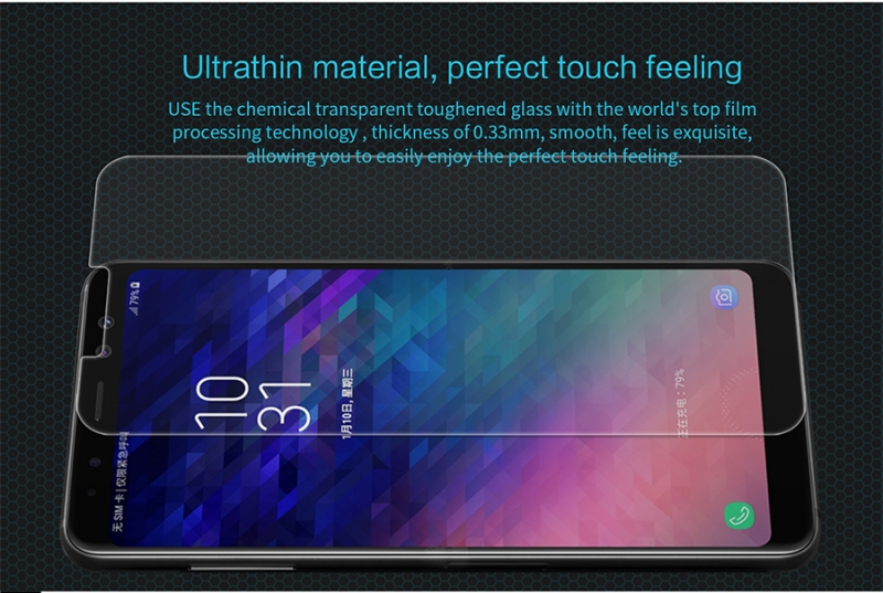Miếng Dán Kính Cường Lực Samsung Galaxy J8 2018 Nillkin 9H + Pro có khả năng chống dầu, hạn chế bám vân tay cảm giác lướt cũng nhẹ nhàng hơn.
